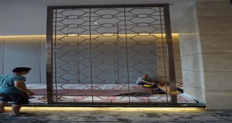 華宏誠(chéng)金屬 以精湛工藝打造酒店不銹鋼屏風(fēng)，定義空間美學(xué)新標(biāo)桿
